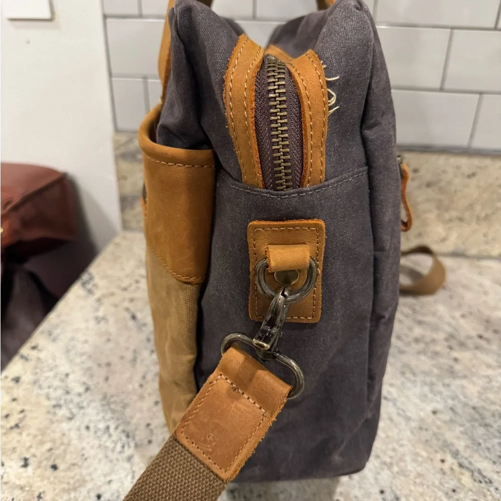 Genuine NUBILY tan canvas and leather messenger bag crossbody